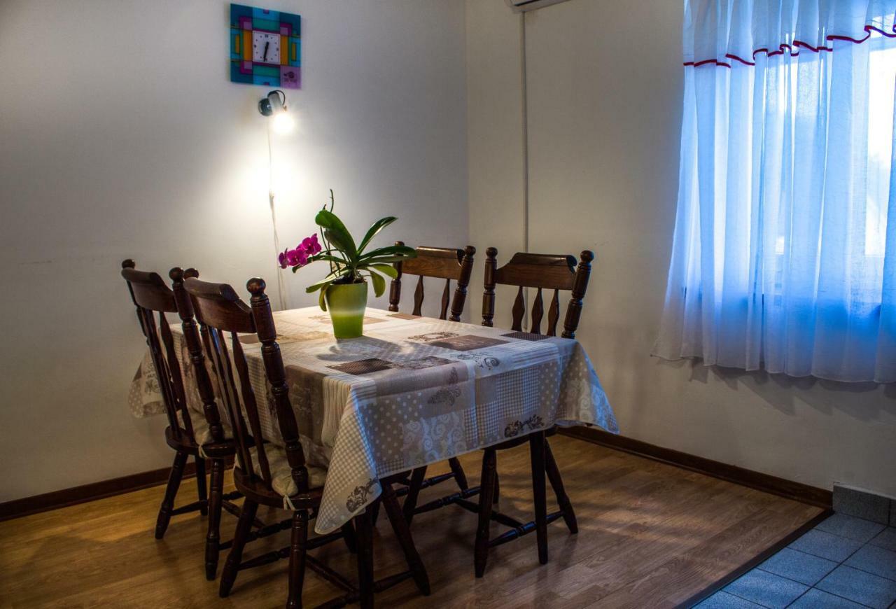 Apartman Dina Risika Exterior photo